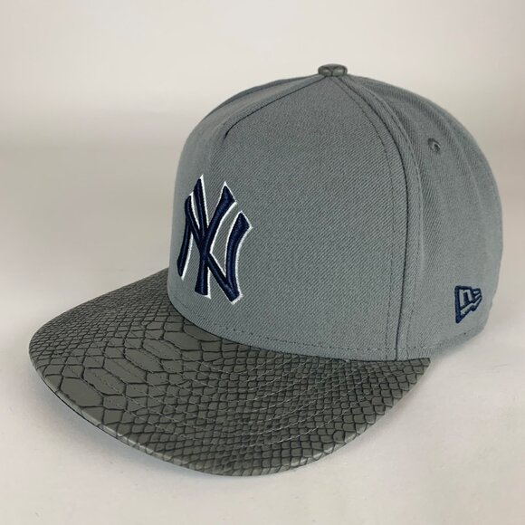 New York Yankees MLB Gray New Era 9Fifty Snakeskin Bill Strapback Hat Mens M/L - Picture 1 of 6